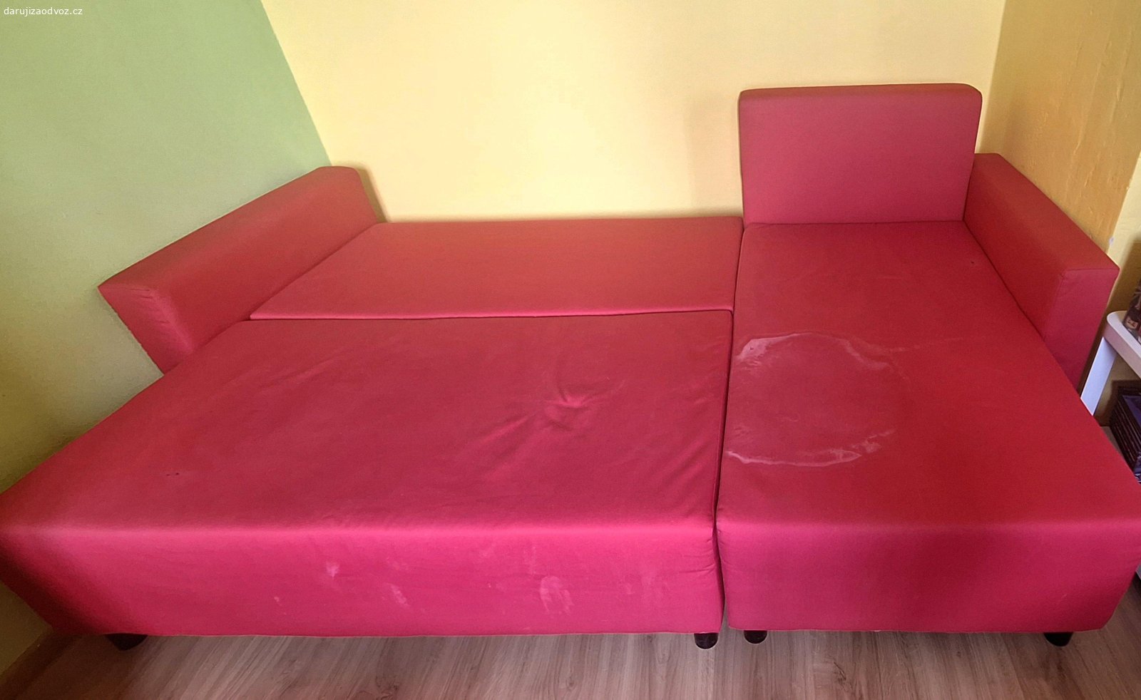 Sedačka IKEA s úložným prostorem. Daruji za odvoz rozkládací sedačku IKEA s úložným prostorem.

Rozměry:

235 cm šířka
140 cm hloubka