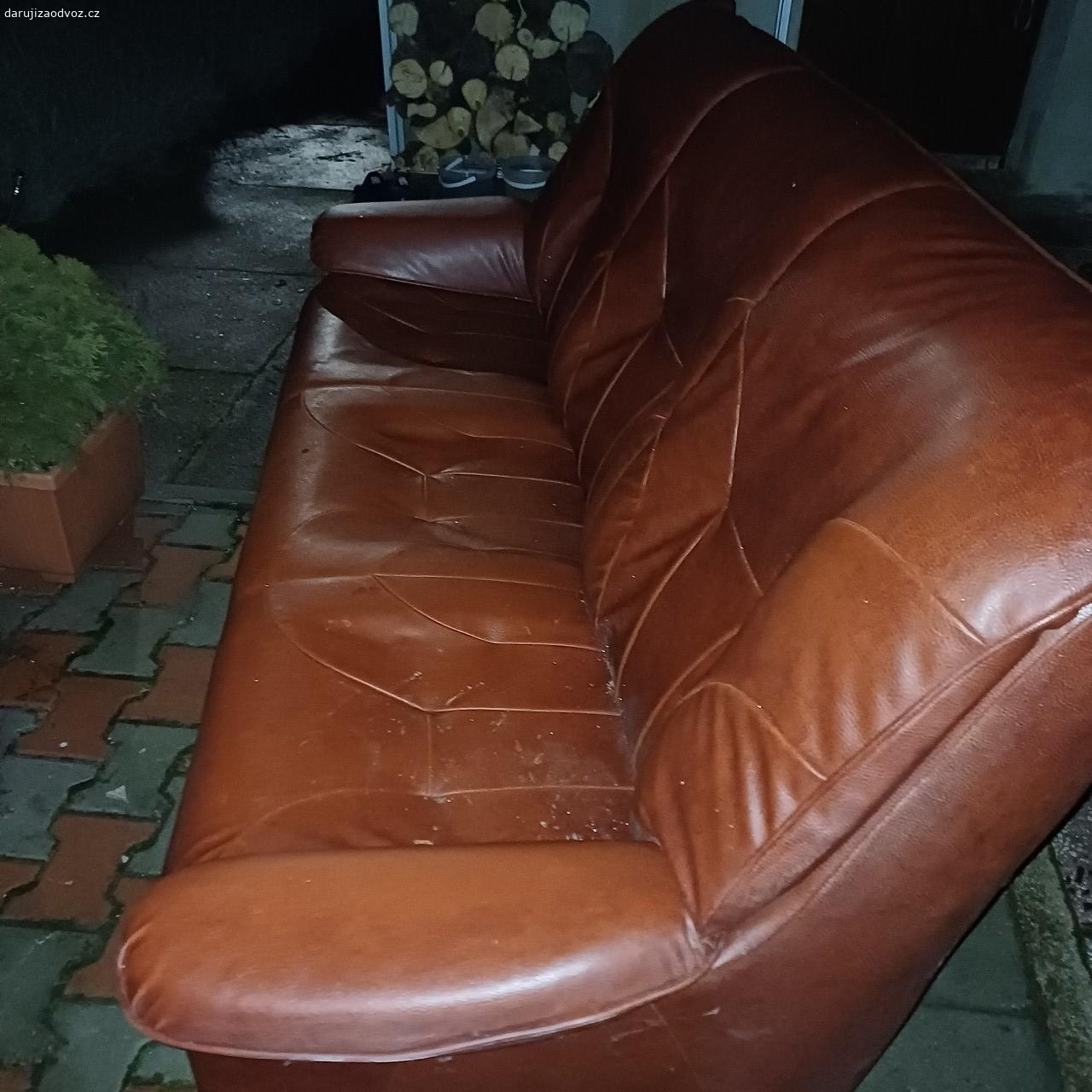 sedačka koženka. zachovalá trojsedak