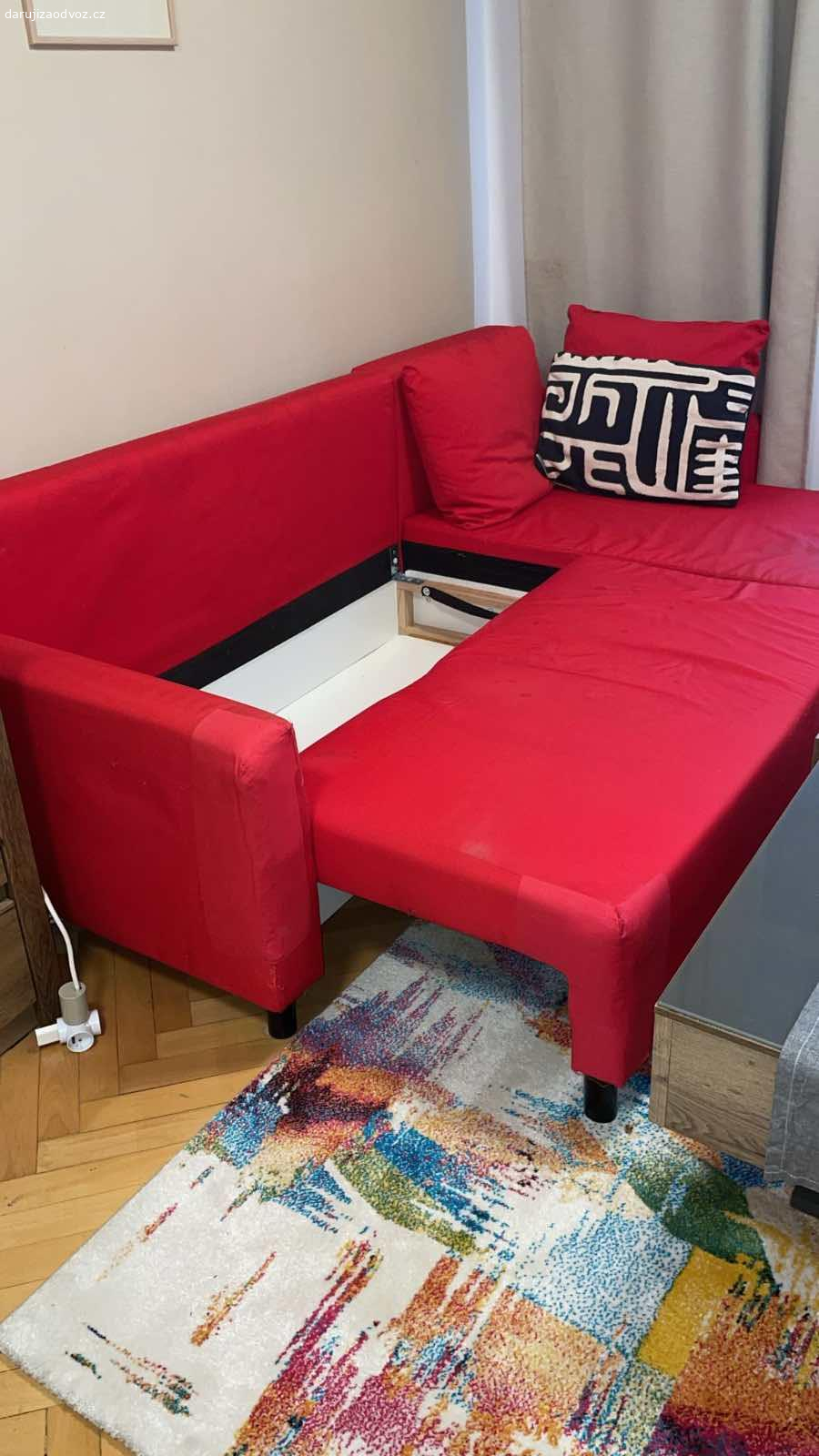 Rozkládací sedačka / pohovka IKEA - šířka 180 cm. Daruji ZA ODVOZ rozkládací sedačku / pohovku IKEA, plně funkční. Šířka 180 cm, hloubka 48 cm, výška opěrky cca 43 cm. Levá opěrka záplatovaná, poškrábaný od kocoura. Nutné vyčistit, jinak bez vad! NUTNÝ vlastní odvoz a odnos, hlavně kvůli váze!! K vyzvednutí po předchozí domluvě u Zbečna na Rakovnicku (50 min od Prahy). Sedačka se dá rozmontovat na díly - aktuálně rozložená! Daruji další věci za ODVOZ viz. inzeráty!