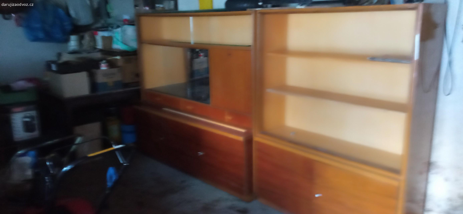 sekretář zachovalý. 2 skříně
