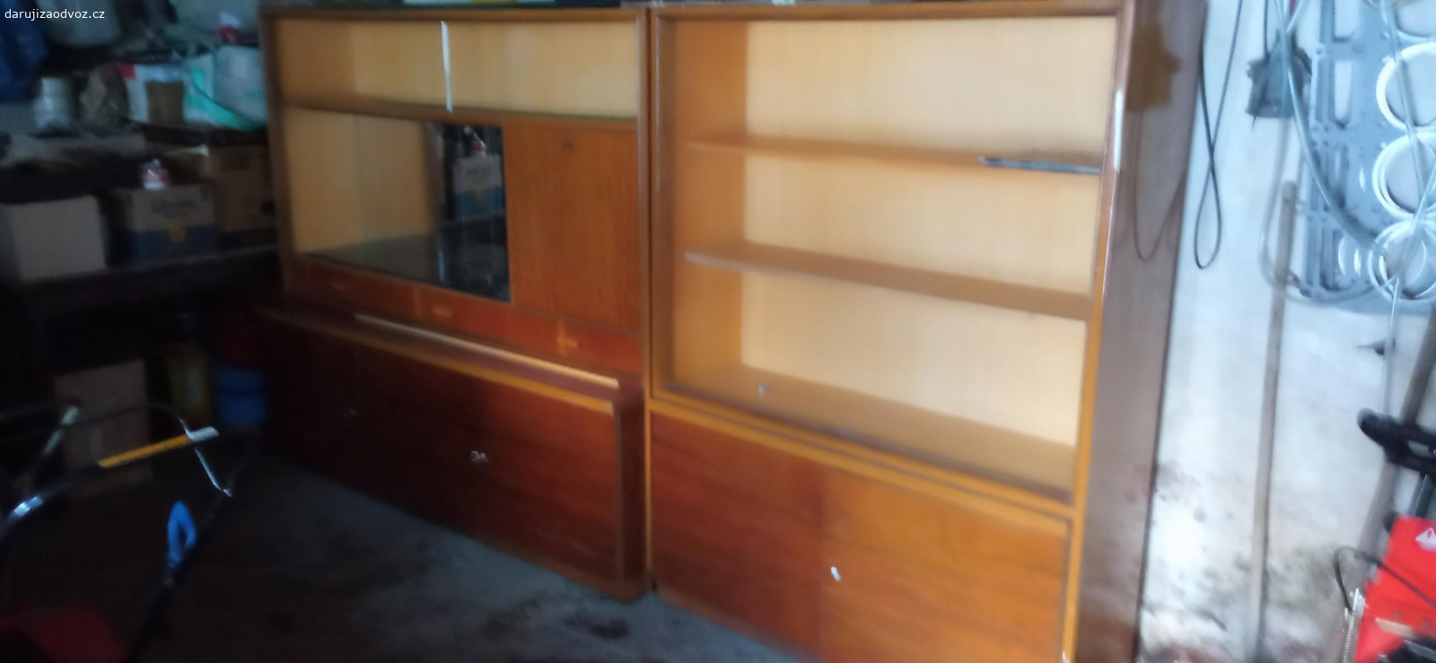 sekretář. neposkozen do týdne jinak vezu do SD