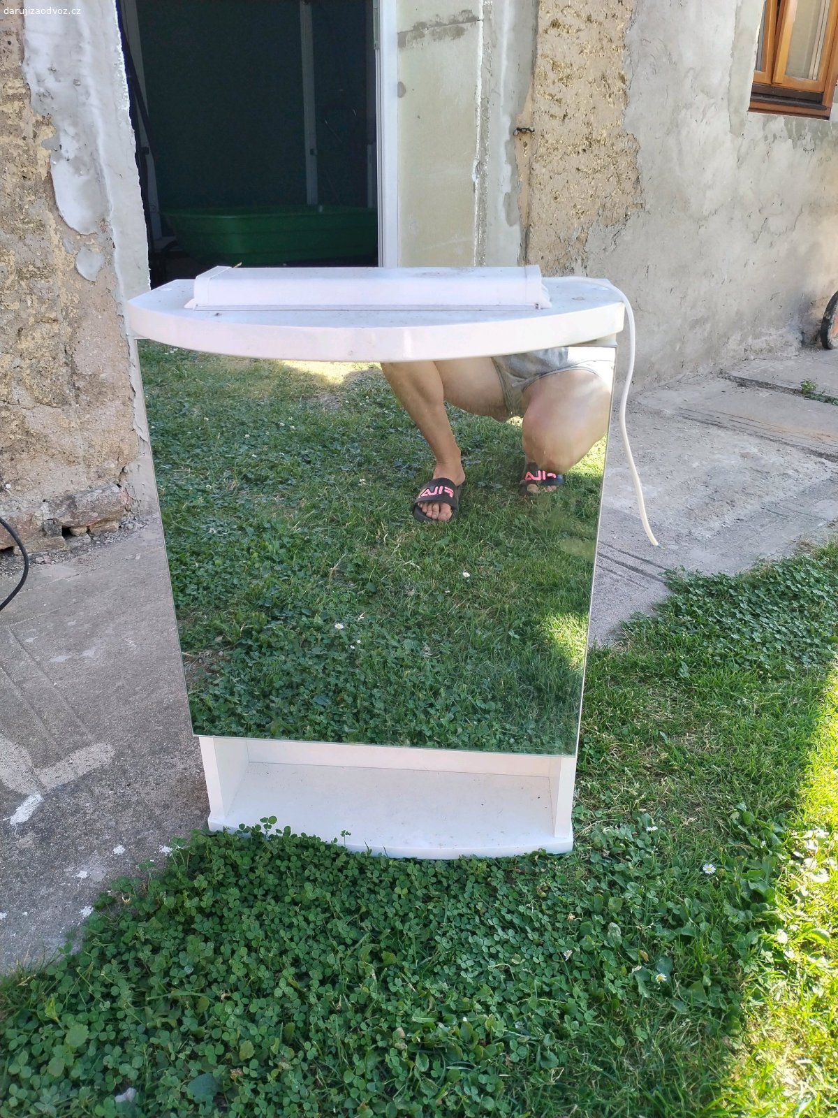 sestava do koupelny. Dobry den, daruji skříňky do koupelny viz foto.