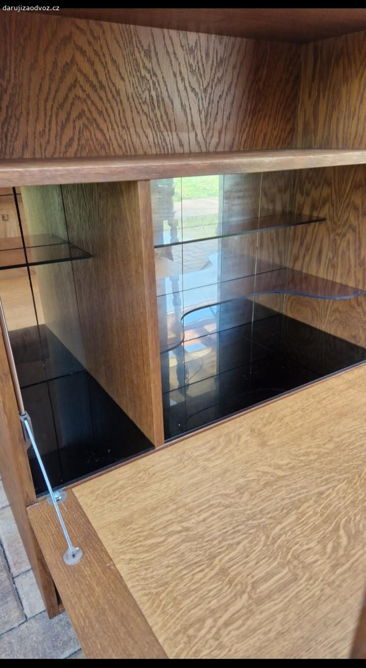 Sestava nábytku s barem. popis viz poslední foto.