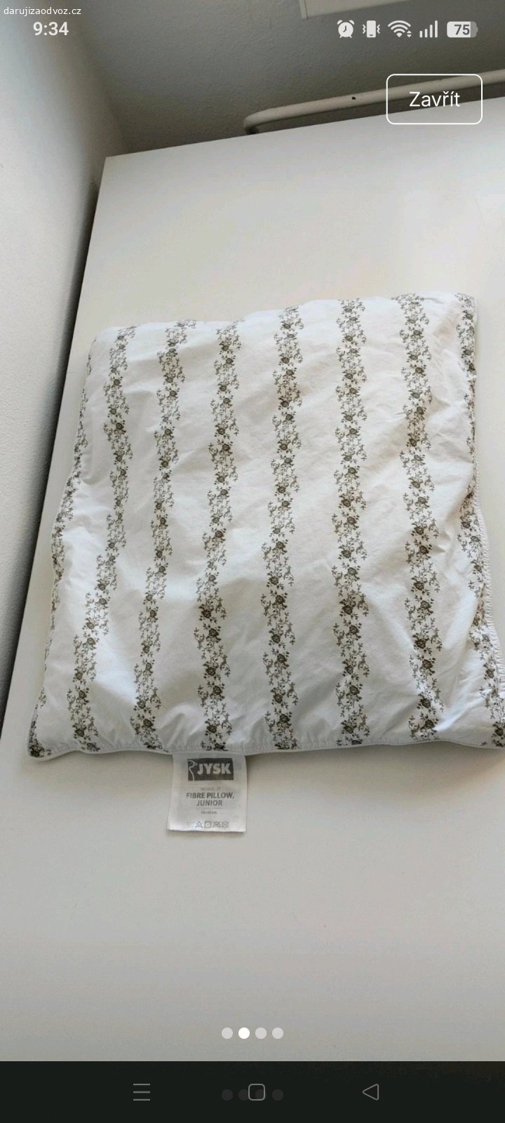 set 3 veci pre dieťatko. 2 x nepremokavy poťah do detskej postieľky 
1 x vankúš skoro nepoužívaný 50x60 cm JYSK 
1 x podsedák. 

v prípade záujmu môžem ako celok po dohode poslať.