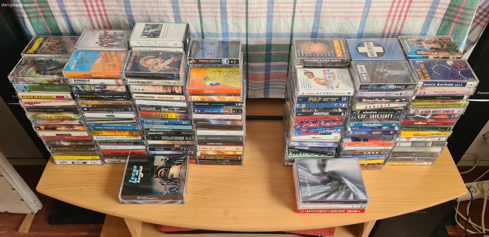 Sháním MC kazety / hudební CD. Zdravím, sháním originální hudební CD/MC kazety. Kdyby se jich někdo zbavoval či je prodával,
tak se jich rád ujmu. Nejlépe Praha a okolí.
Děkuji.