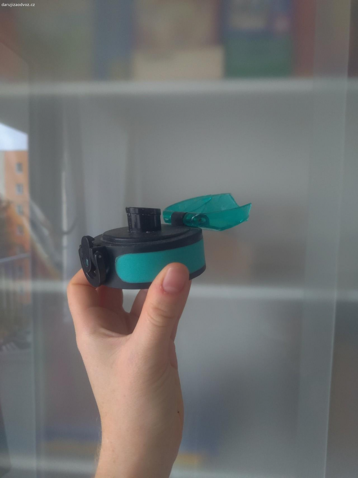 SHÁNÍM víčko k lahvi. Sháním náhradu za víčko, které se mi rozbilo. Průměr hrdla láhve je 6 cm. Neválí se někomu doma nevyužité? Kladno, Praha Veleslavín nebo si zaplatím zásilkovnu.