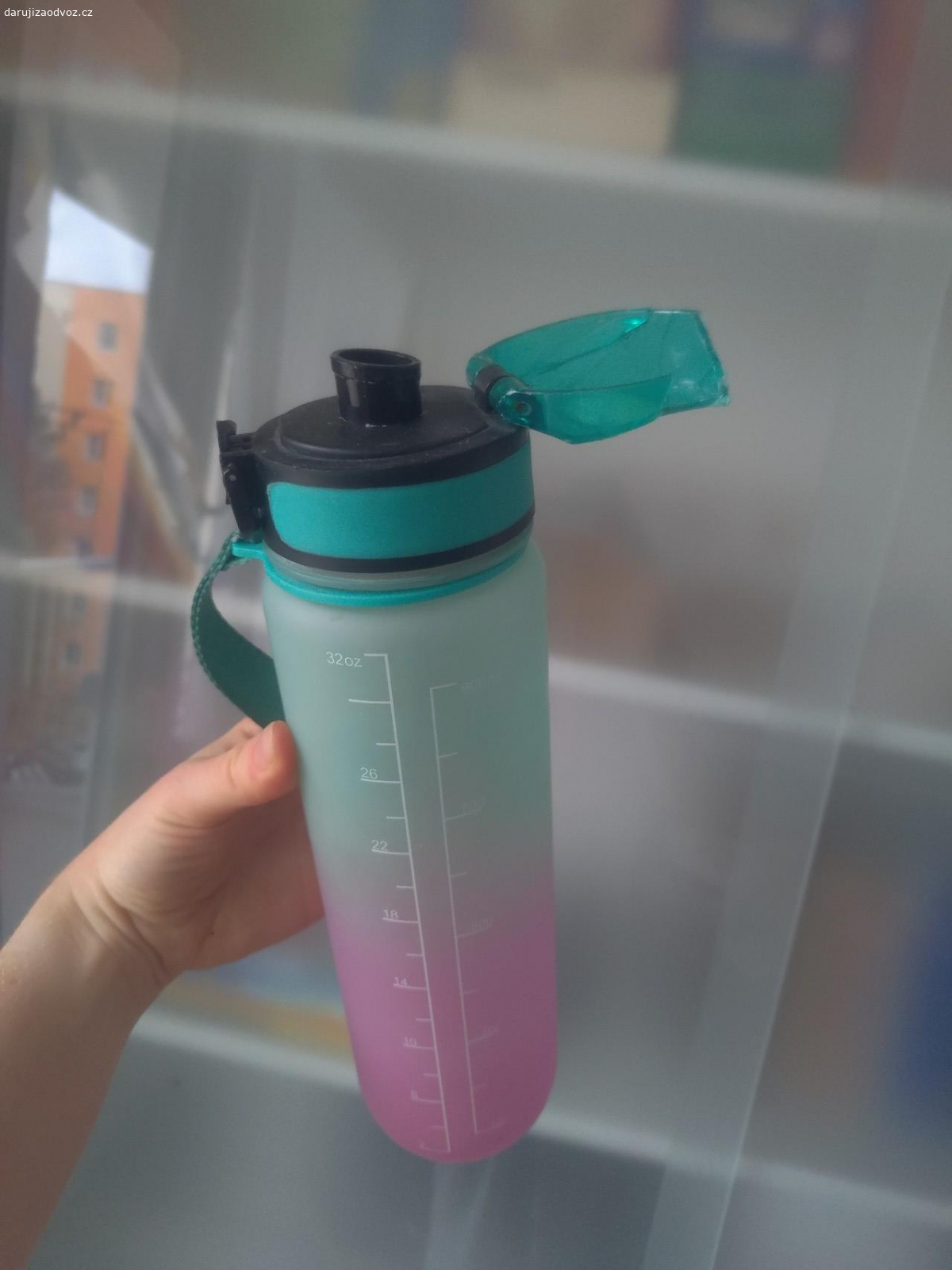 SHÁNÍM víčko k lahvi. Sháním náhradu za víčko, které se mi rozbilo. Průměr hrdla láhve je 6 cm. Neválí se někomu doma nevyužité? Kladno, Praha Veleslavín nebo si zaplatím zásilkovnu.