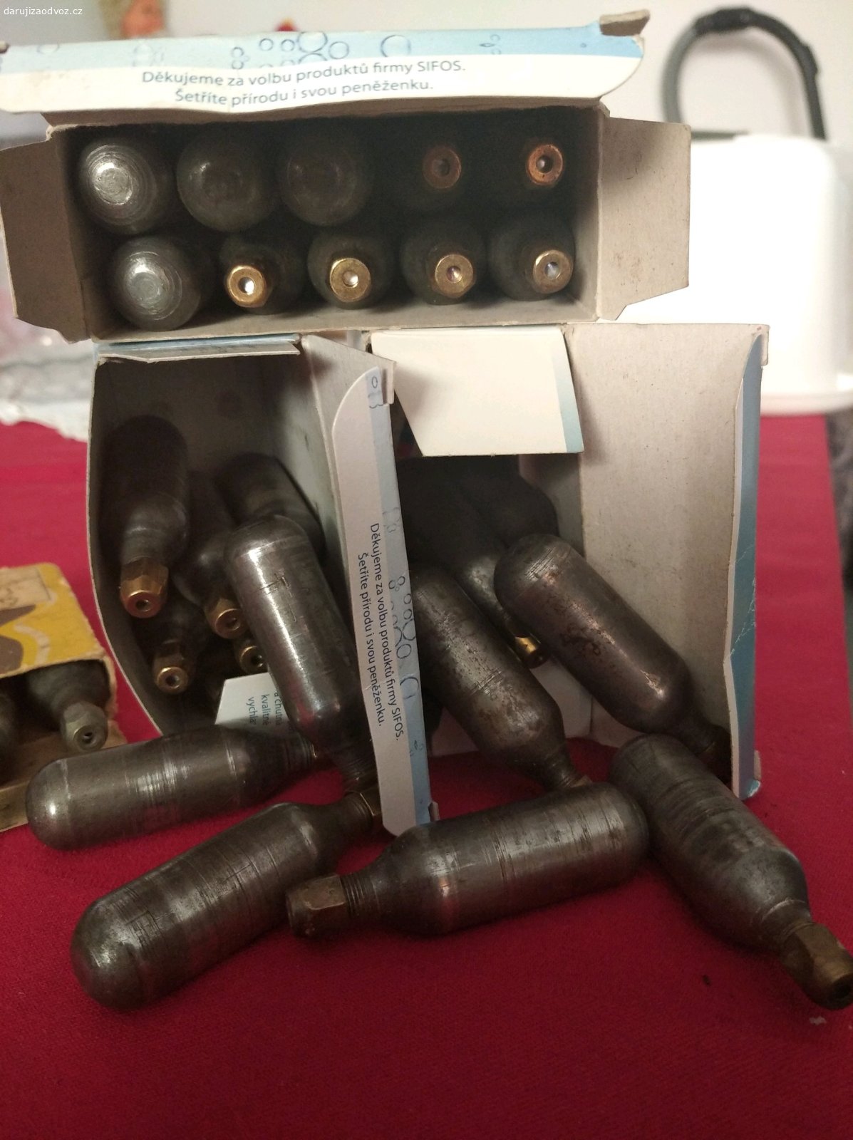 Sifonové Bombičky 8g - CO². 16 nových plných, 14 prázdných (pro výměnu a jako bonus 5 starých prázdných šlehačkových bombiček)