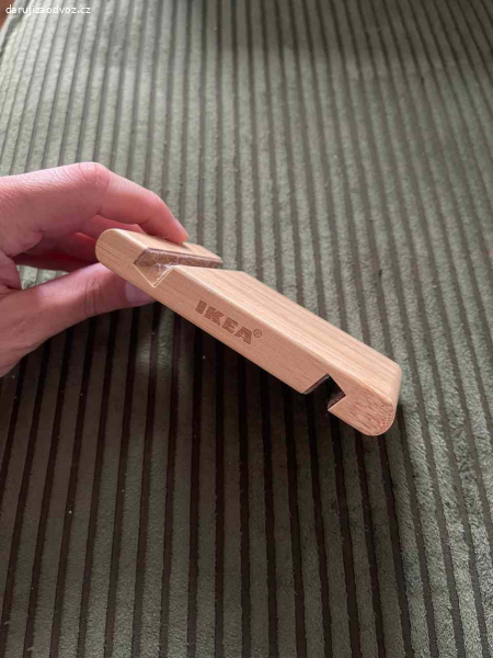 Silikonový kartáč na chlupy a vlasy