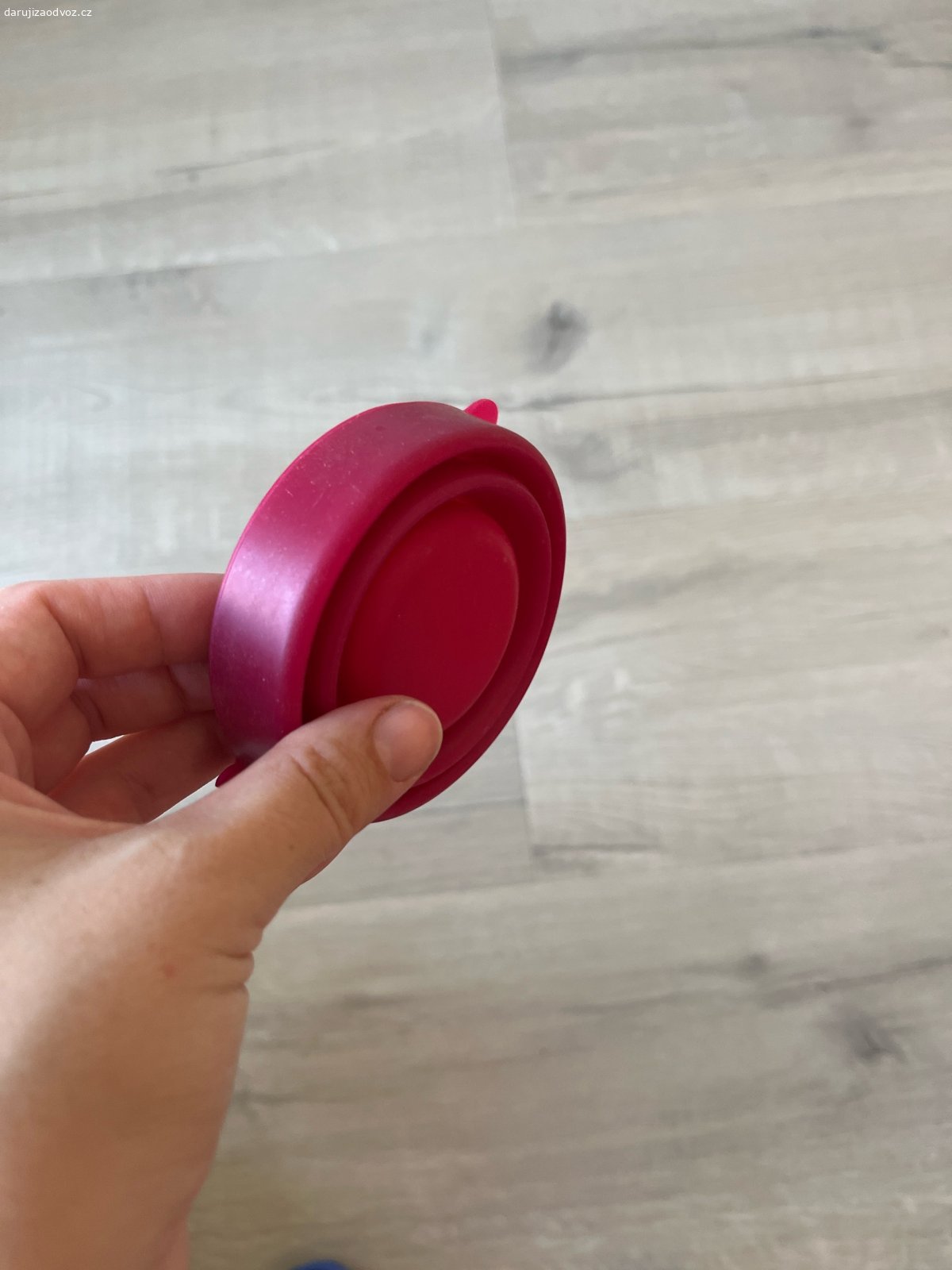 silikonovy pohárik. na dezinfekciu menstruacneho kalisku
skladací