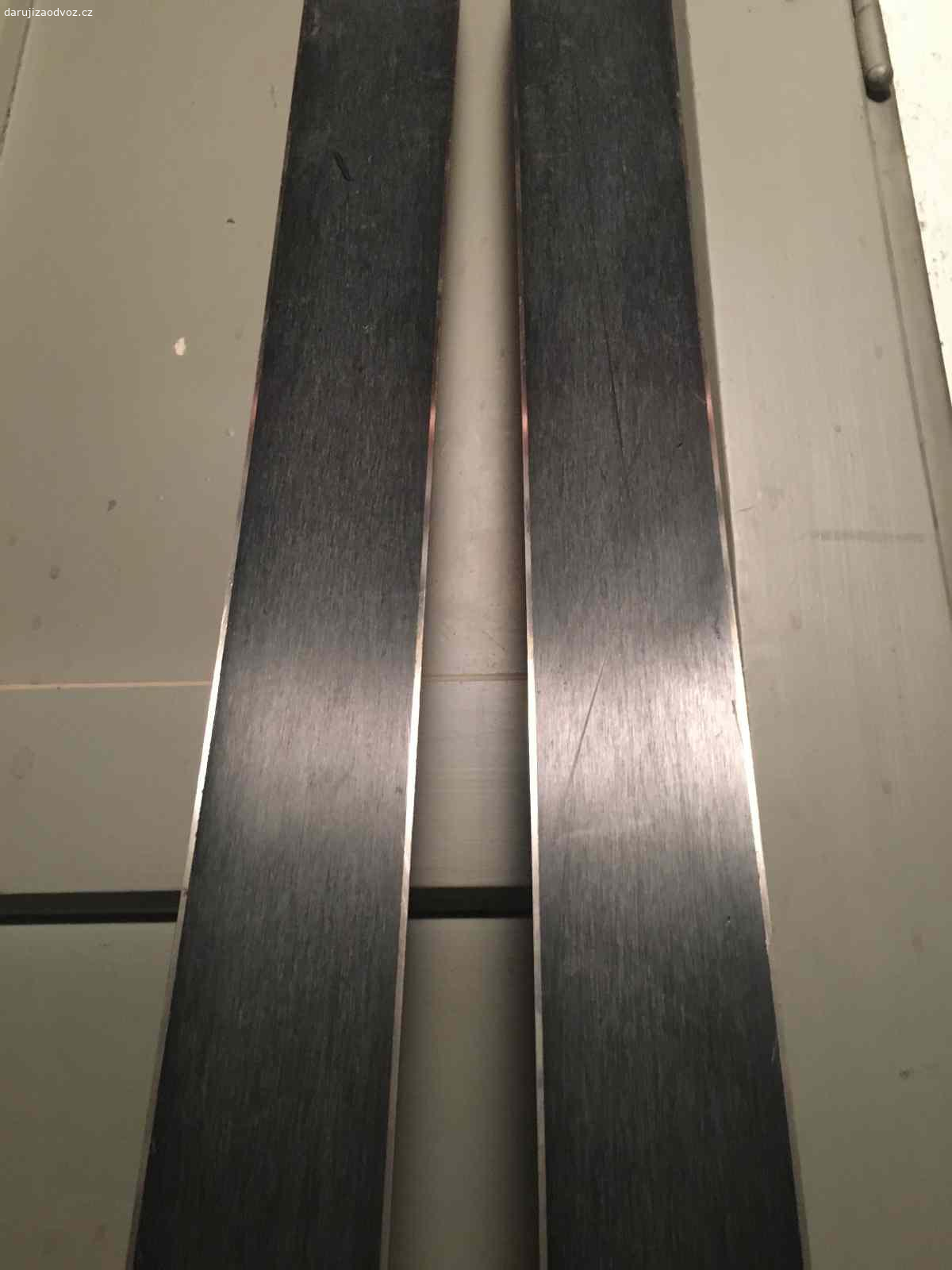 Sjezdové lyže K2 s vázáním Tyrolia. staré, zachovalé, málo jeté, délka 195 cm