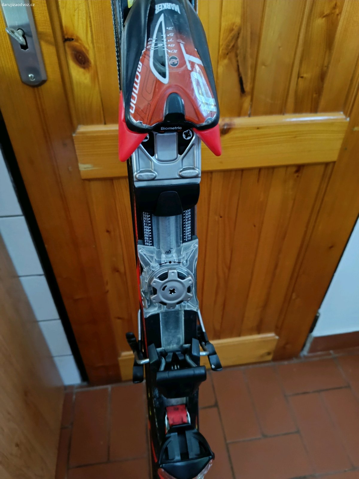 sjezdovky Völki 168cm. daruji lyže Völki, viz foto. Místo předání je Nová Paka. Nezasílám, pouze osobní odběr.