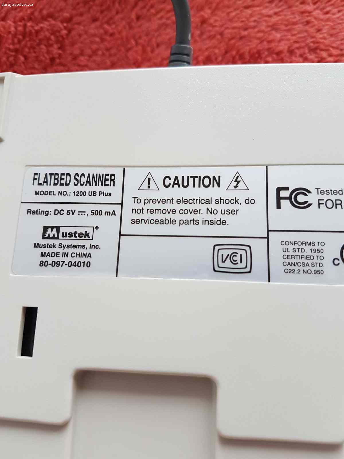 Skener / Scanner MUSTEK 1200 UB Plus. Daruju funkcni skener / scanner, starsi model. 

Pridam instalacni CD. Uzitecne tipy k instalaci - viz text na obrazku. 

Neposilam, jen osobni odber v Praze 17 (Repy) po predchozi dohode. Prosim napiste hned, kdy byste se mohli stavet na prevzeti, dekuju.