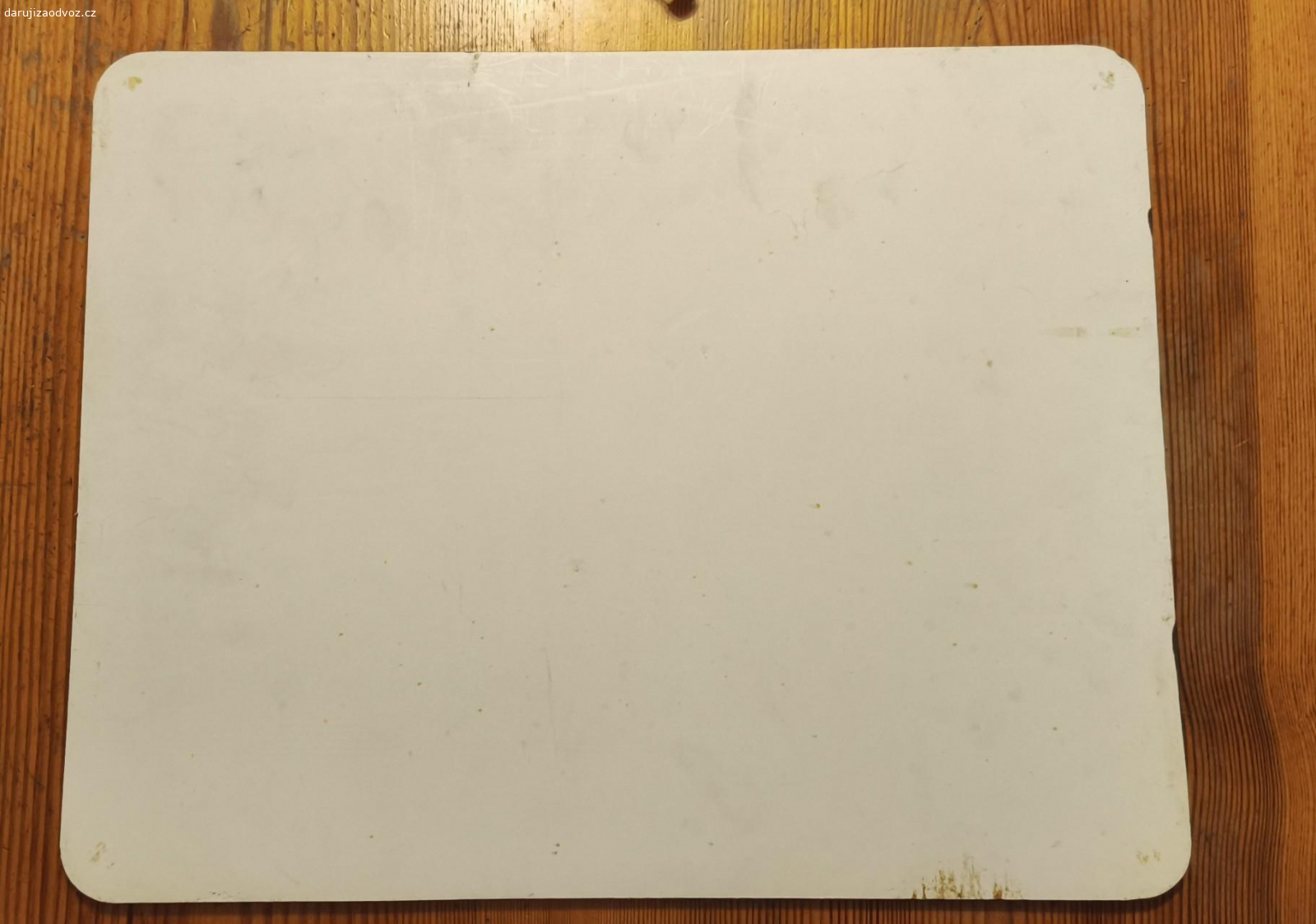 Skleněná podložka. může být i jako skleněná prostírka