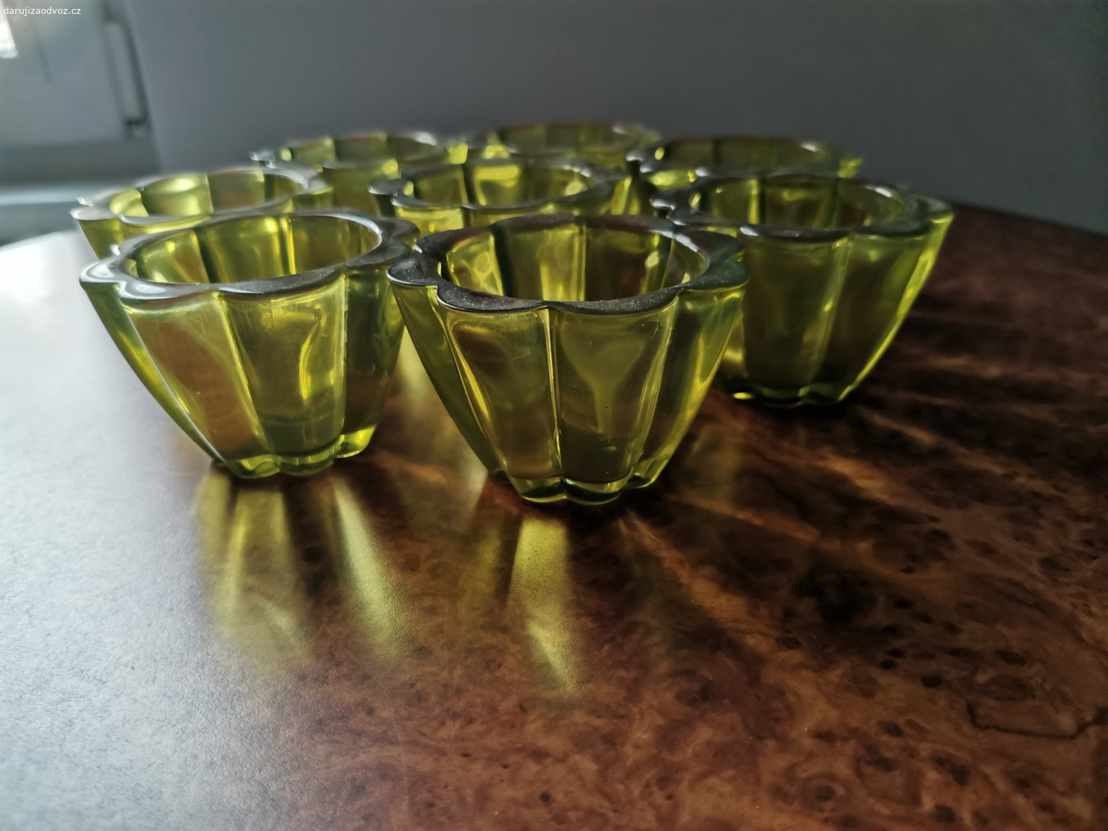 Skleněné nádoby na svíčky. Velikost svícnů na obyč čajové svíčky 8x. Po domluvě můžu i poslat.