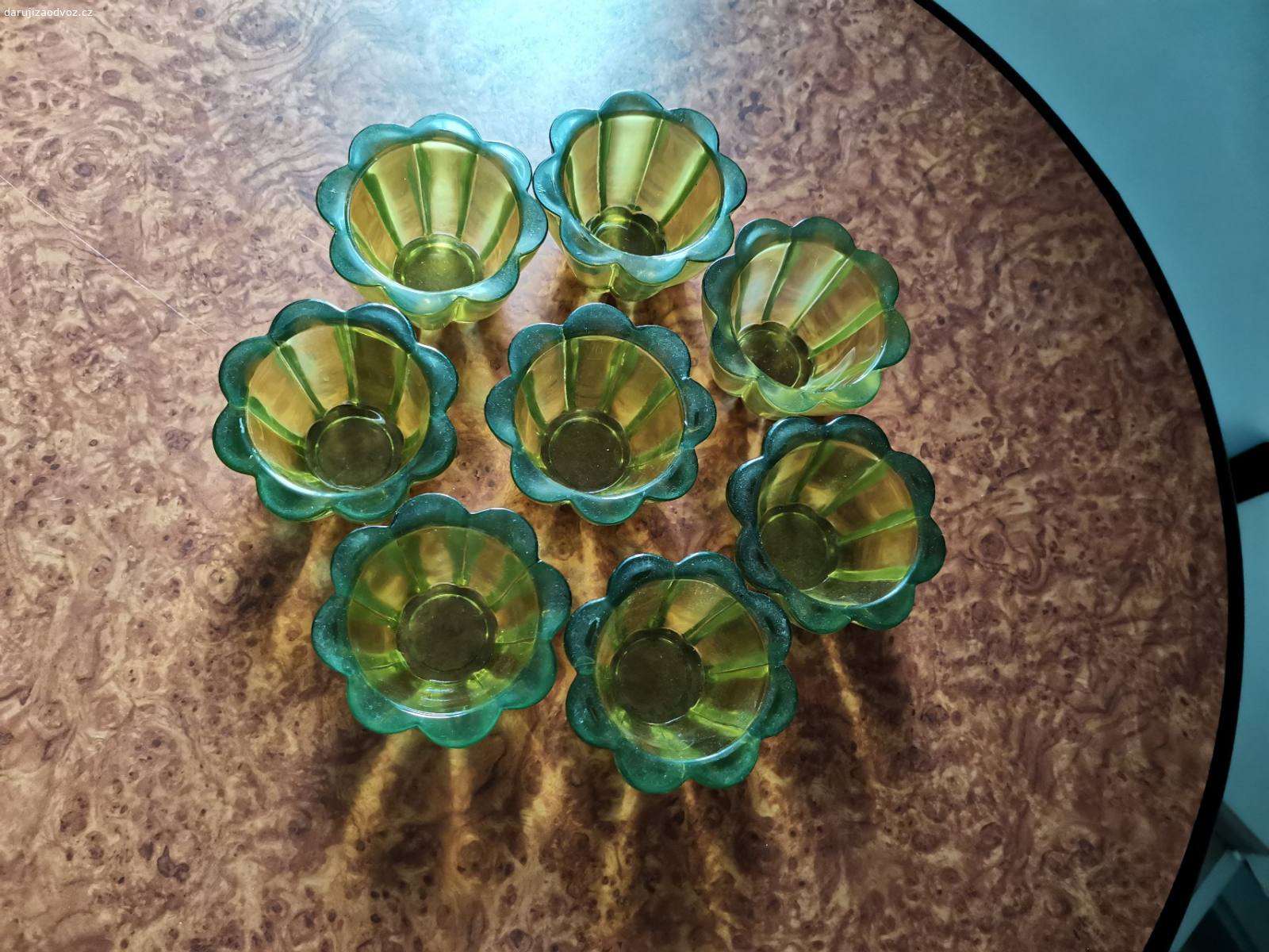 Skleněné nádoby na svíčky. Velikost svícnů na obyč čajové svíčky 8x. Po domluvě můžu i poslat.