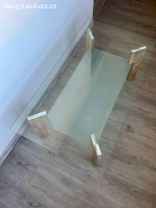 Skleněný konferenční stůl