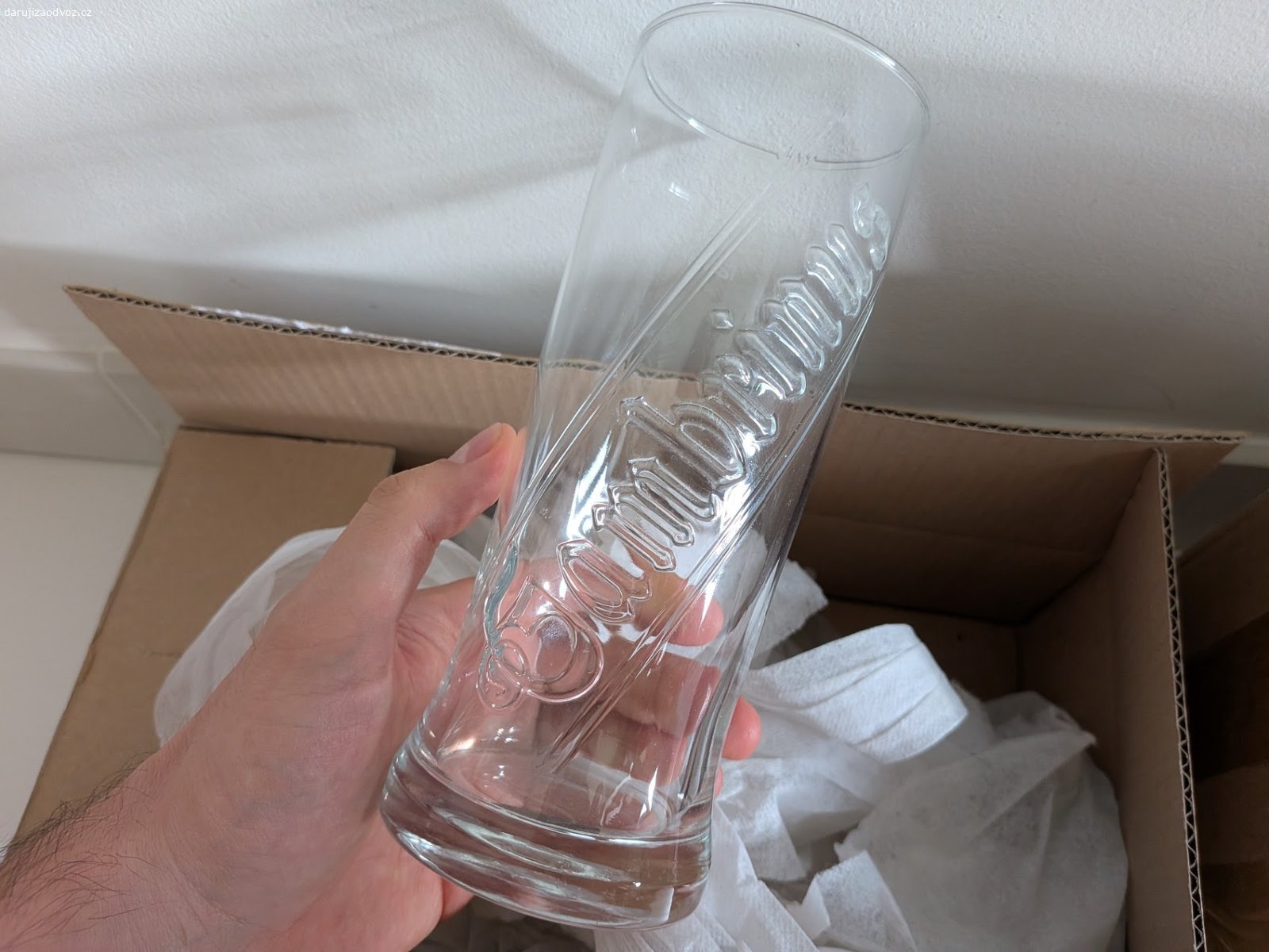 Sklenice 14 ks (7 na alkohol, 7  pivních). Daruji za odvoz sadu 14 sklenic – 7 nízkých na tvrdý alkohol/destiláty (broušený vzor, Božkov) a 7 vysokých pivních (potisk Pilsner Urquell a Gambrinus). Použité, čisté, bez viditelného poškození.
• Počet: 14 ks (7 nízkých + 7 vysokých)
• Nízké: broušený/diamantový vzor, na alkohol/destiláty, potisk Božkov
• Vysoké:  pivní sklenice, potisk Pilsner Urquell / Gambrinus
• Stav: použité, bez poškození

Vyzvednutí osobně – Praha-Řeporyje, po domluvě SMS.
Pište pouze SMS a rovnou kdy se můžete zastavit.
