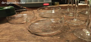 sklenice, misky