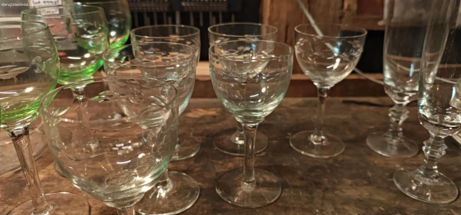 sklenice, misky. bez prasklin a zřejmě nepoužívané