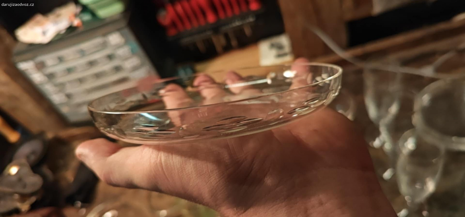 sklenice, misky. bez prasklin a zřejmě nepoužívané