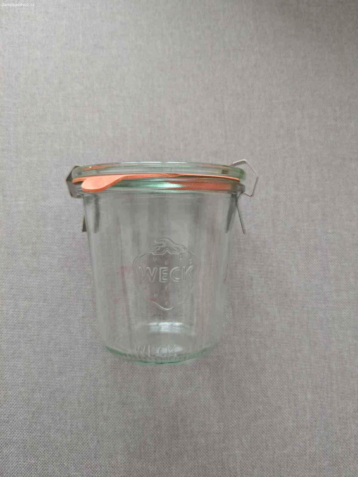 Sklenice od svíčky; 8,5 cm v průměru. Předání ideálně na metru B - Lužiny nebo na trase Lužiny - Křižíkova.

Pokud máte zájem, pište rovnou kdy můžete vyzvednout - bez tohoto údaje NEODPOVÍDÁM. Děkuji za pochopení.

Hořká čokoláda výměnou potěší, ale není podmínkou.