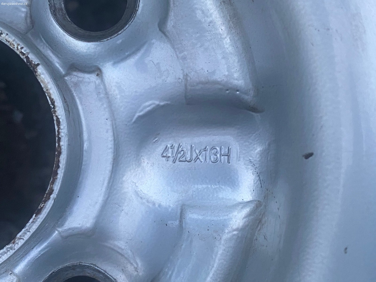 Škoda Felicia 4x disky. Daruji za odvoz 4x disky v dobrém stavu, pneumatiky až na jednu jsou KO.