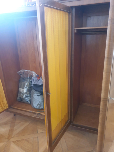 skříň a noční stolky