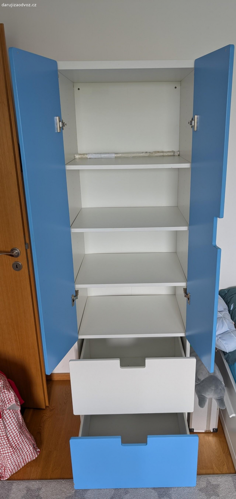 Skříň do dětského pokoje. Skříňka IKEA, 3x police, 2x hluboký šuplík, ve velmi dobrém stavu