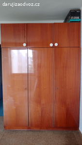 Skříň s nastavcem