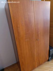 Skříň šatní
