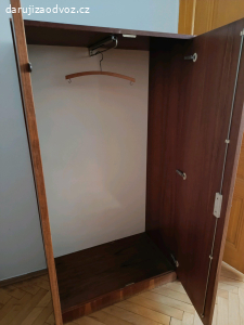 Skříň šatní