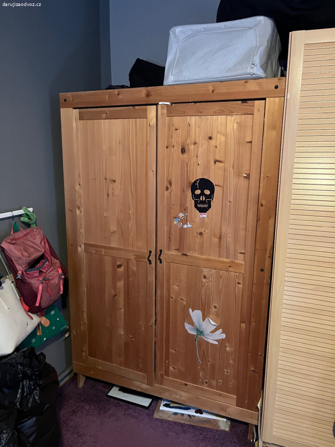 Skříň šatní