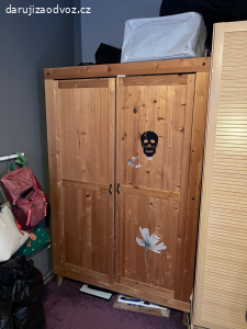 Skříň šatní