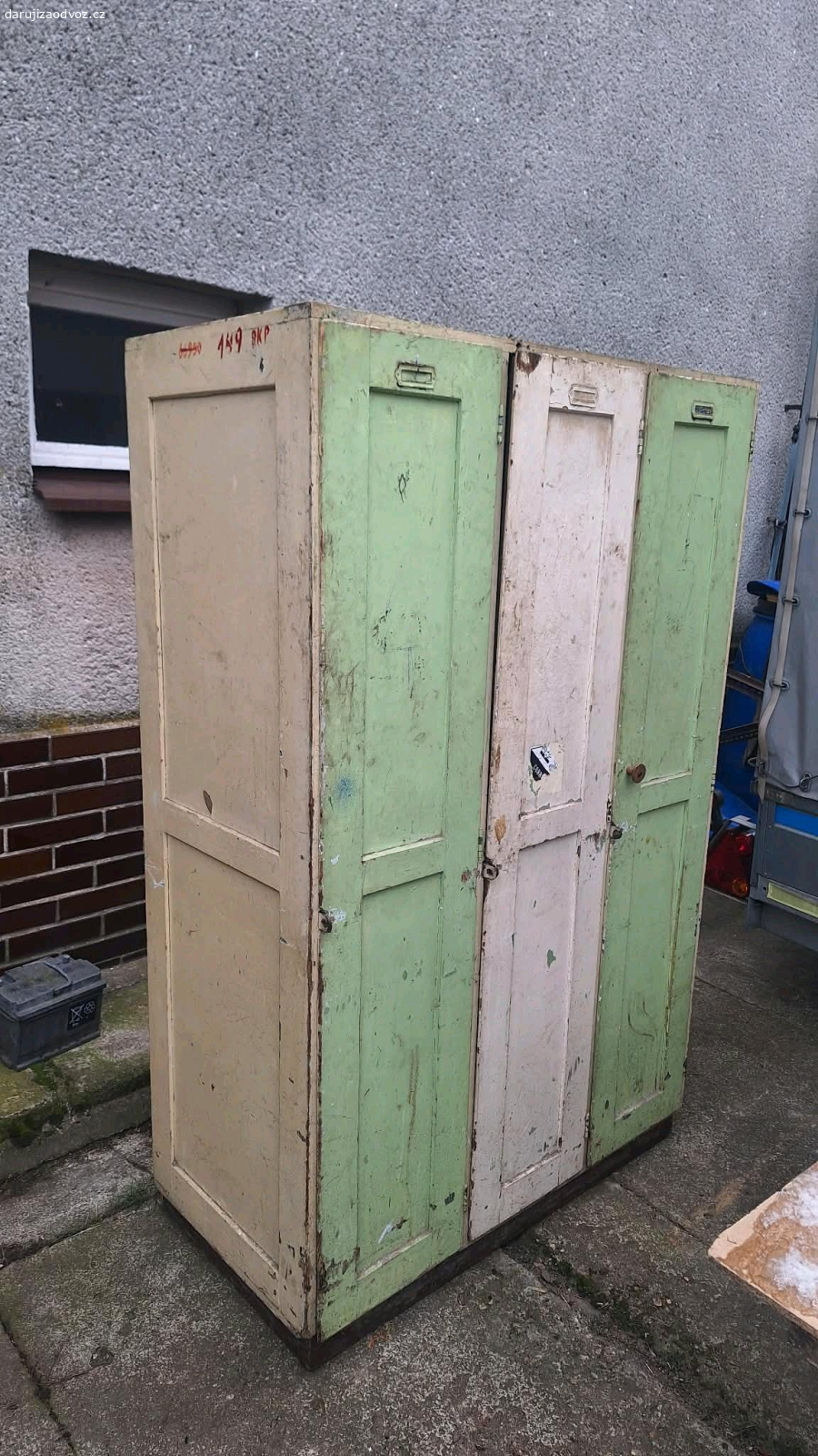 skříň. daruji skříň