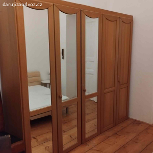 skříň