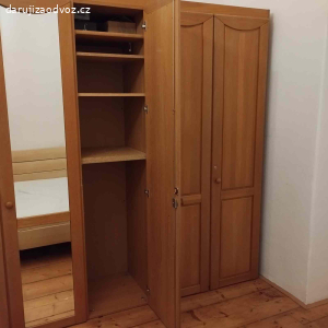 skříň