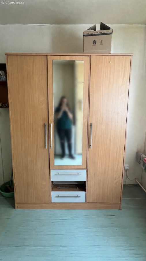 Skříň