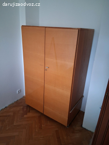 skříň