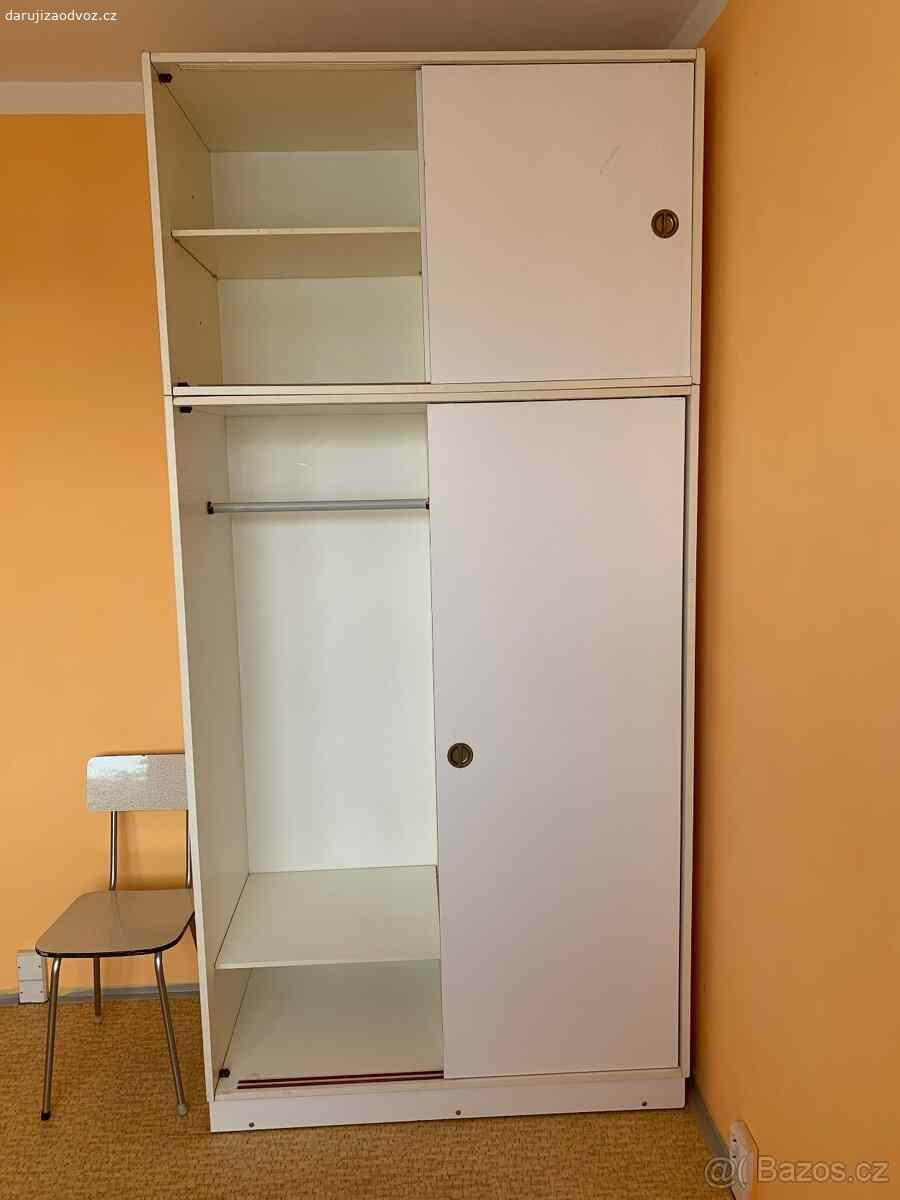Skříně a za odvoz. Nutná vlastní demontáž, snesení z domu a odvoz. Možné využít výtah.