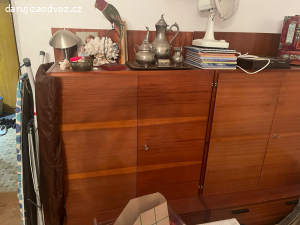 Daruji skříně s policemi a šuplí