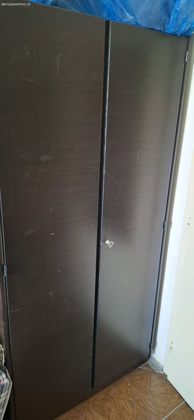 skříňe za odvoz. kompletní skříně a kuchyň