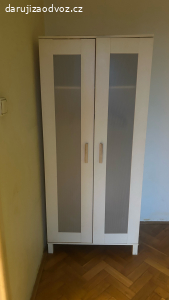 Skrine, židle