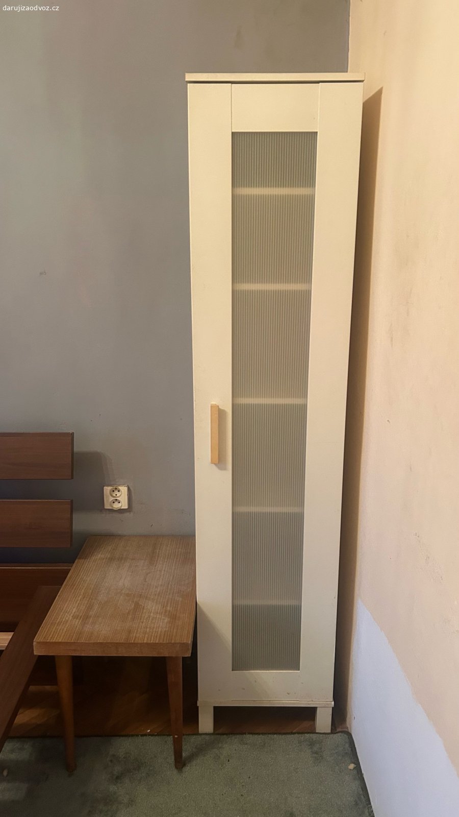 Skrine, židle. vše co je na fotkách, skříně, židle