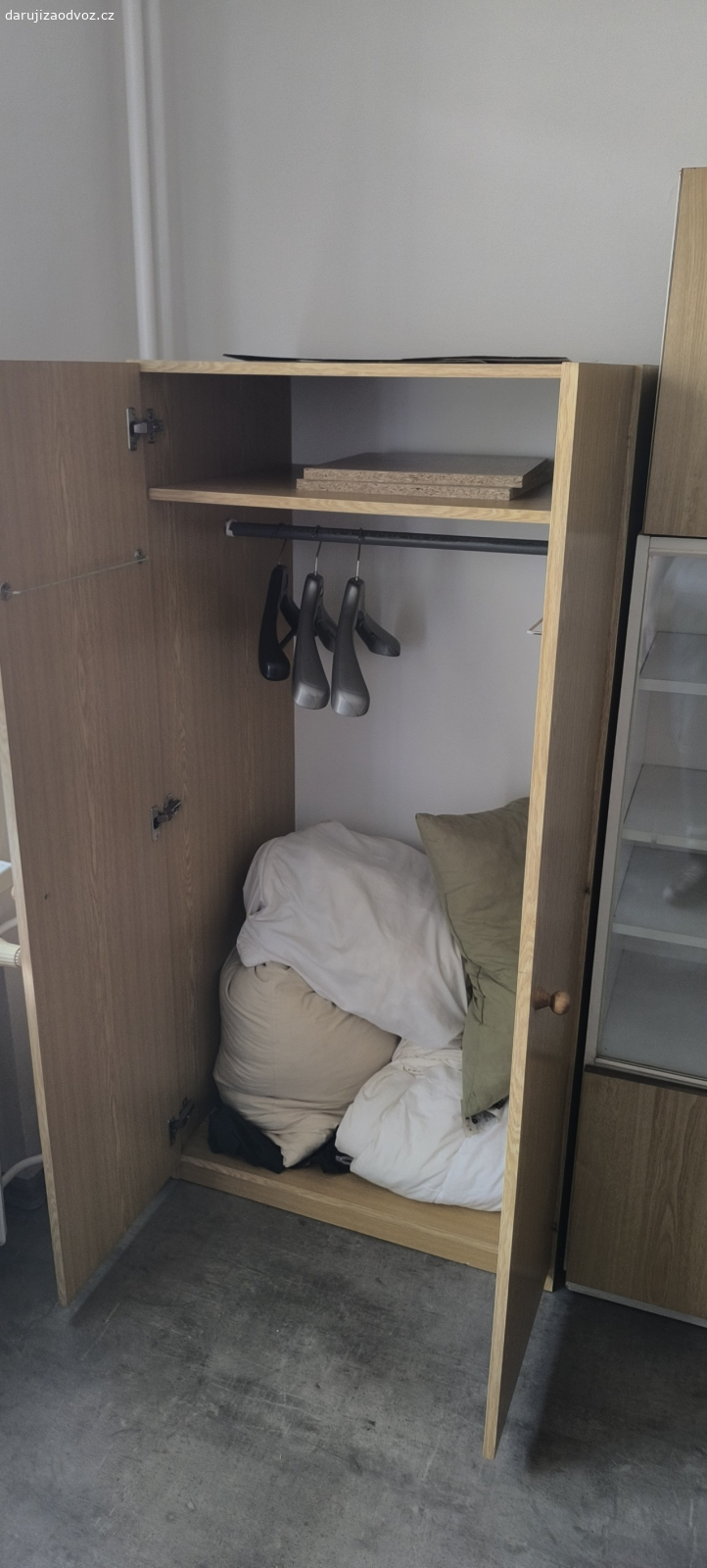 Skříně. Odběr pouze všech najednou. V sobotu 8.11