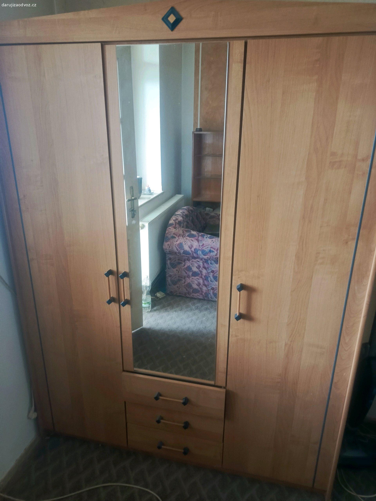 skříně. nábytek různého druhu vse je v Brně v Líšni