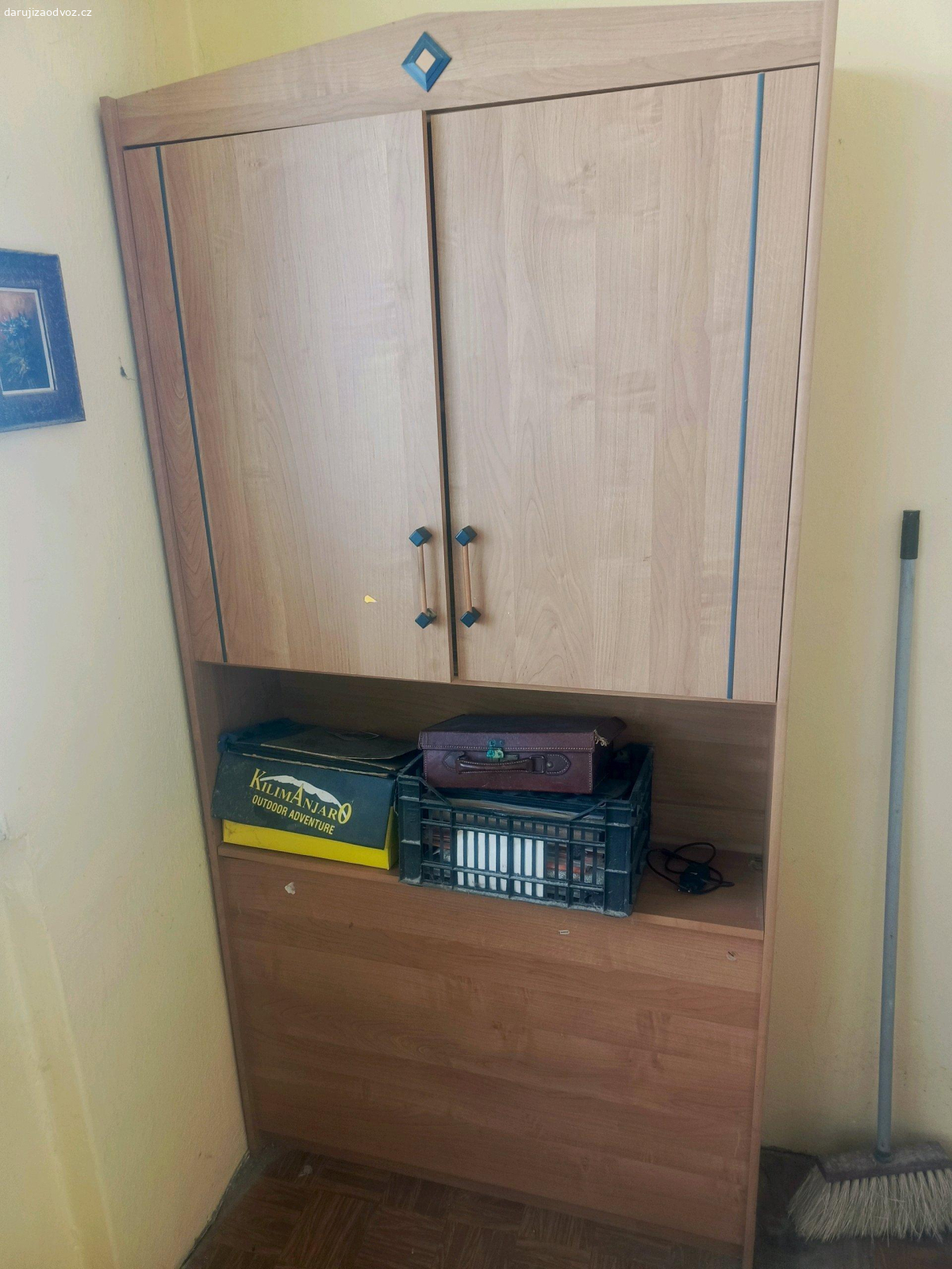 skříně. nábytek různého druhu vse je v Brně v Líšni