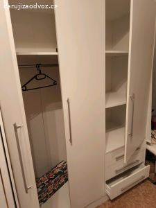 skříně