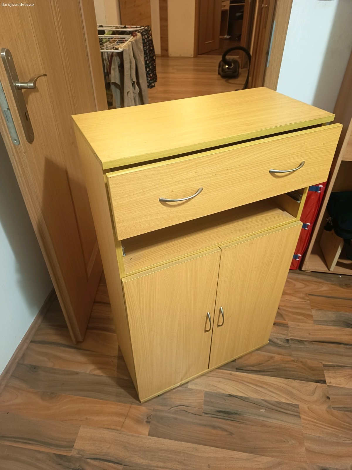 Skříně. Daruji za odvoz skříně