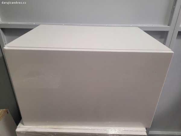 skrinka Besta Ikea. stav dle fotky 60×38,5 cm hloubka 41,5 cm